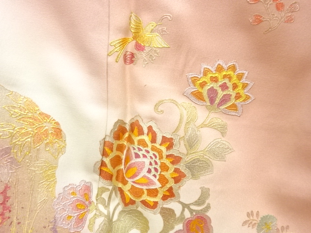  和田光正作　箔置き霞取りに唐花・花喰い鳥模様訪問着